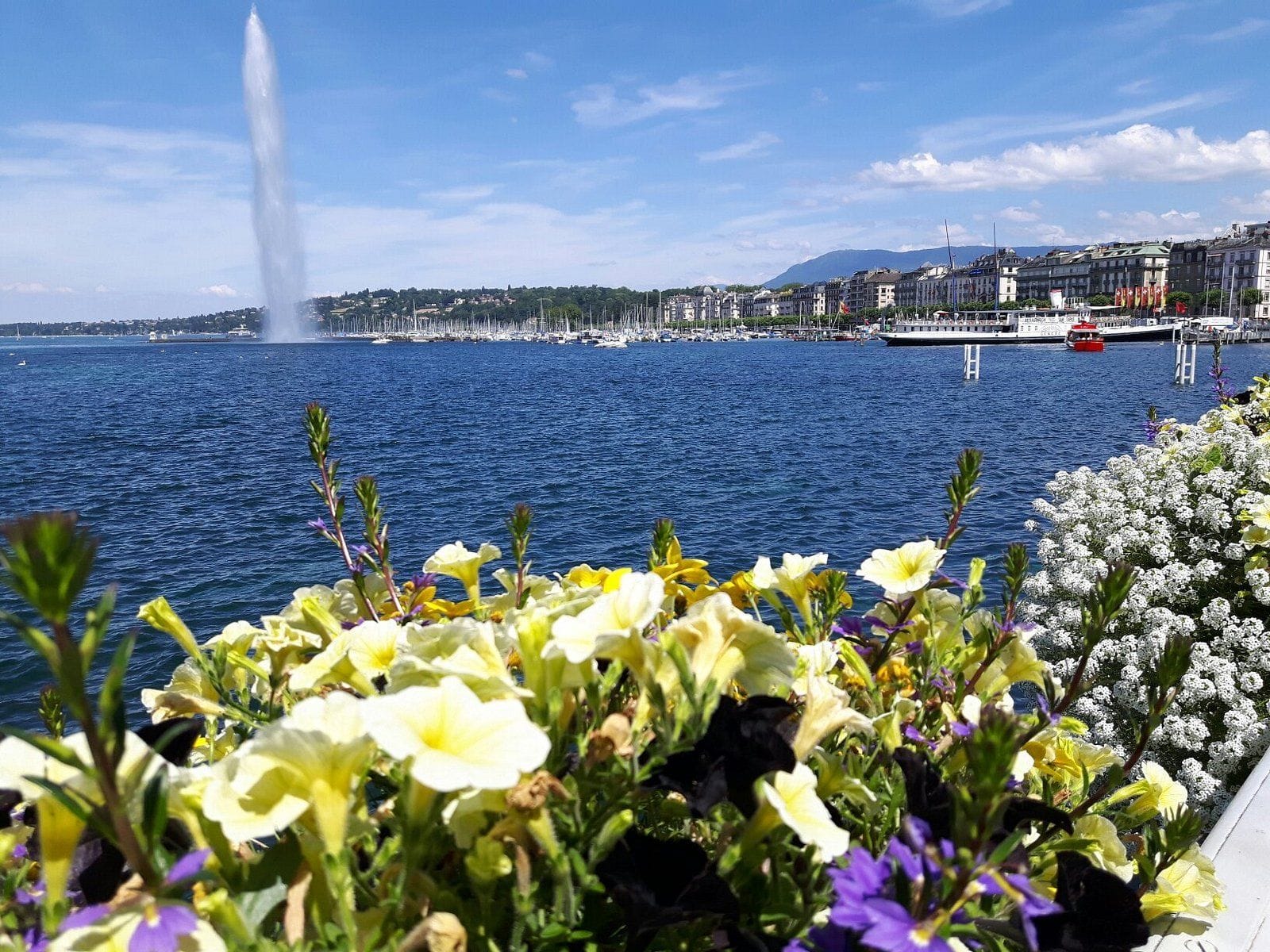 View of Jet d’Eau fountain in lake Geneva
