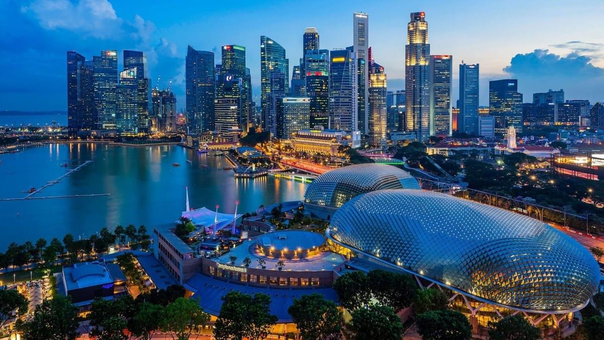 9 Amazing Reasons To Visit This Wealthiest Place Singapore1.jpeg