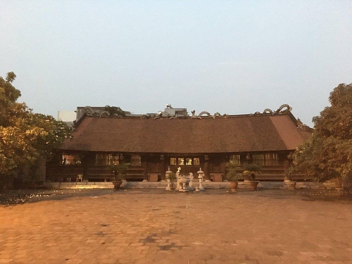Architecture at Hang Kenh Communal House