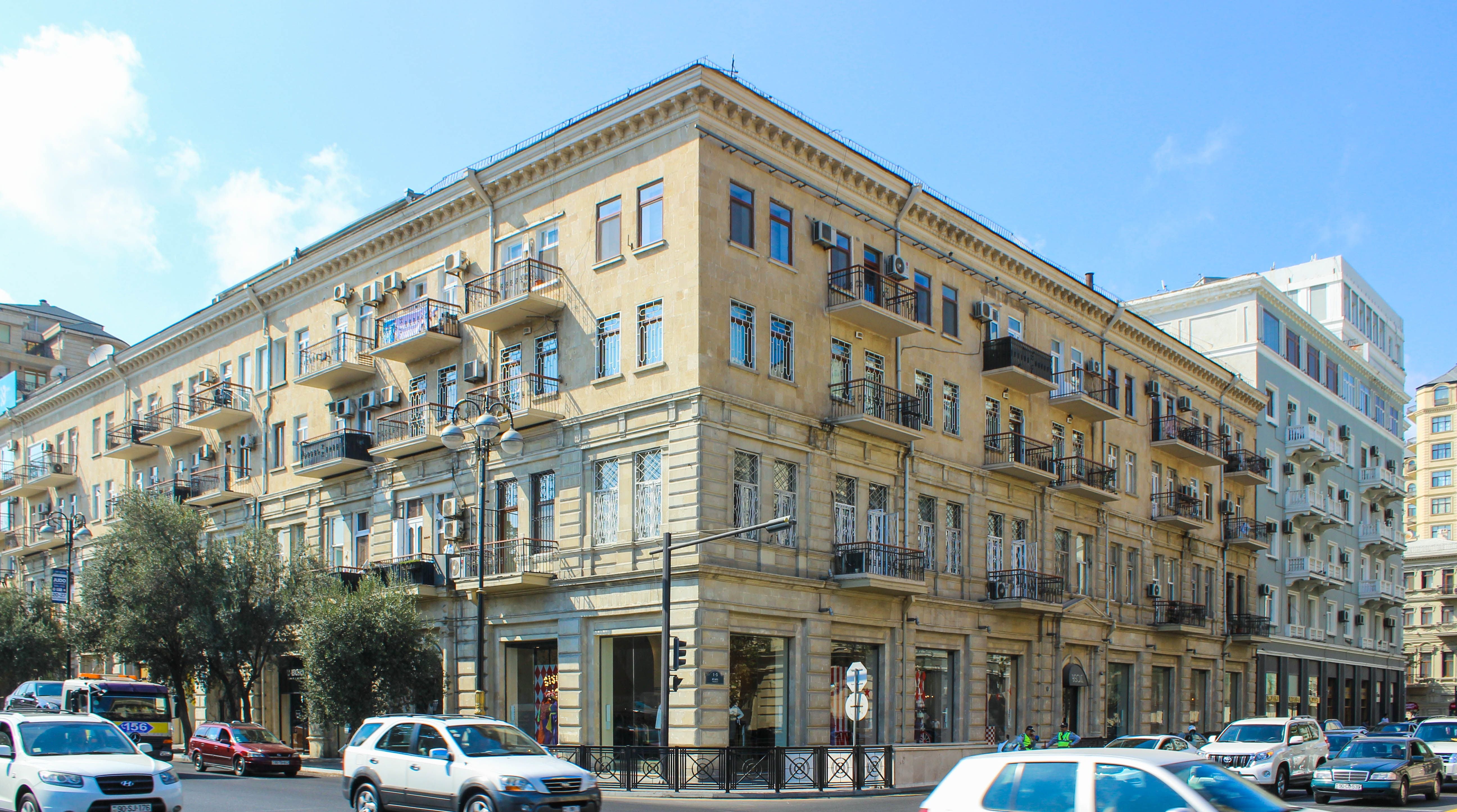 https://images.pickyourtrail.com/Boulevard_Hotel_Baku_5c2968608d.jpg?dpr=1&q=40