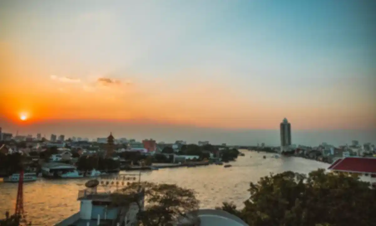 Chao Phraya River Bangkok Guide 2026: Best Cruises, Boat Tours, Temples & Things to Do