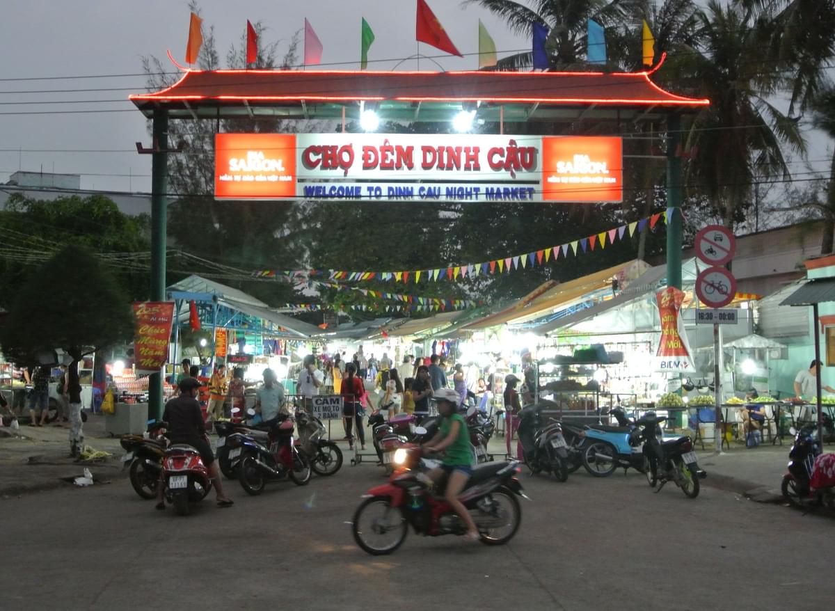 Dinh Cau Night Market