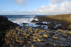 https://images.pickyourtrail.com/Giant_s_Causeway_558801245f.jpg?dpr=1&q=40
