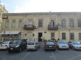 https://images.pickyourtrail.com/Hostel_Baku_e595f5902f.jpg?dpr=1&q=40