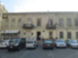 https://images.pickyourtrail.com/Hostel_Baku_e595f5902f.jpg?dpr=1&q=40