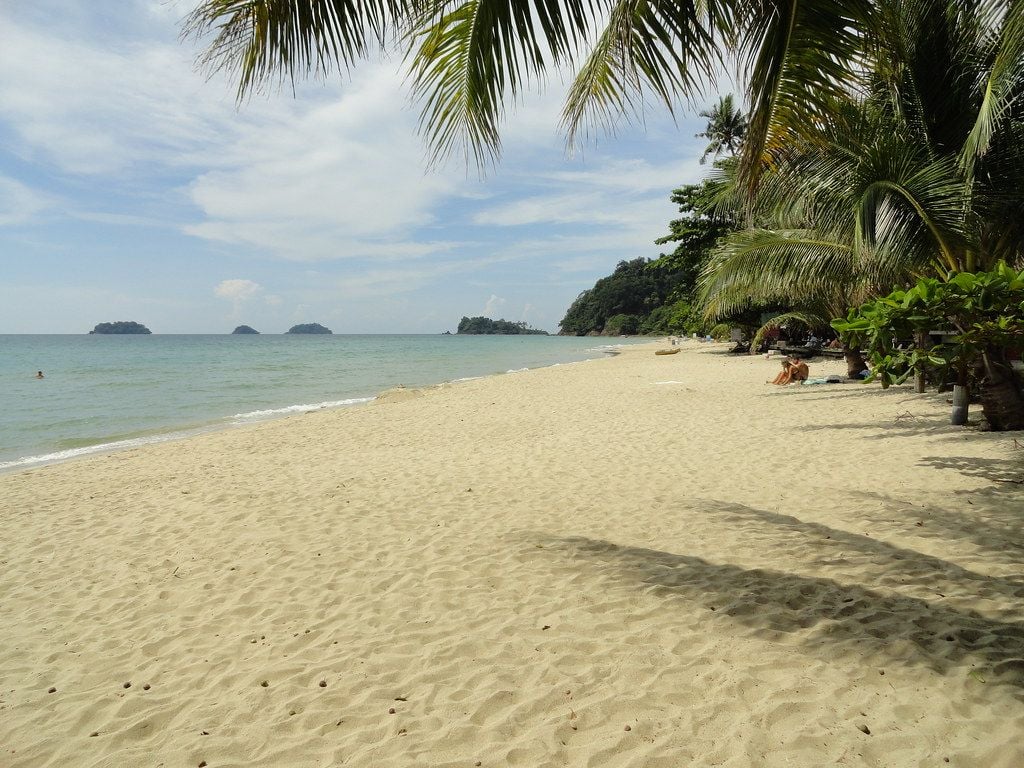 Koh_Chang_Beach_8afddc3d10.jpg