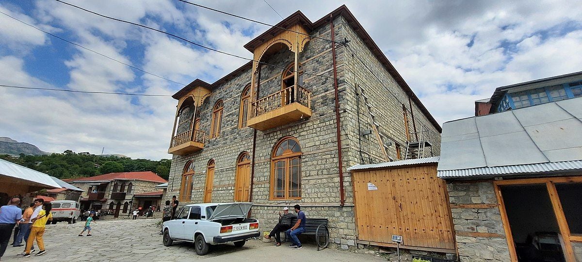 https://images.pickyourtrail.com/Lahij_Village_5854164407.jpg?dpr=1&q=40