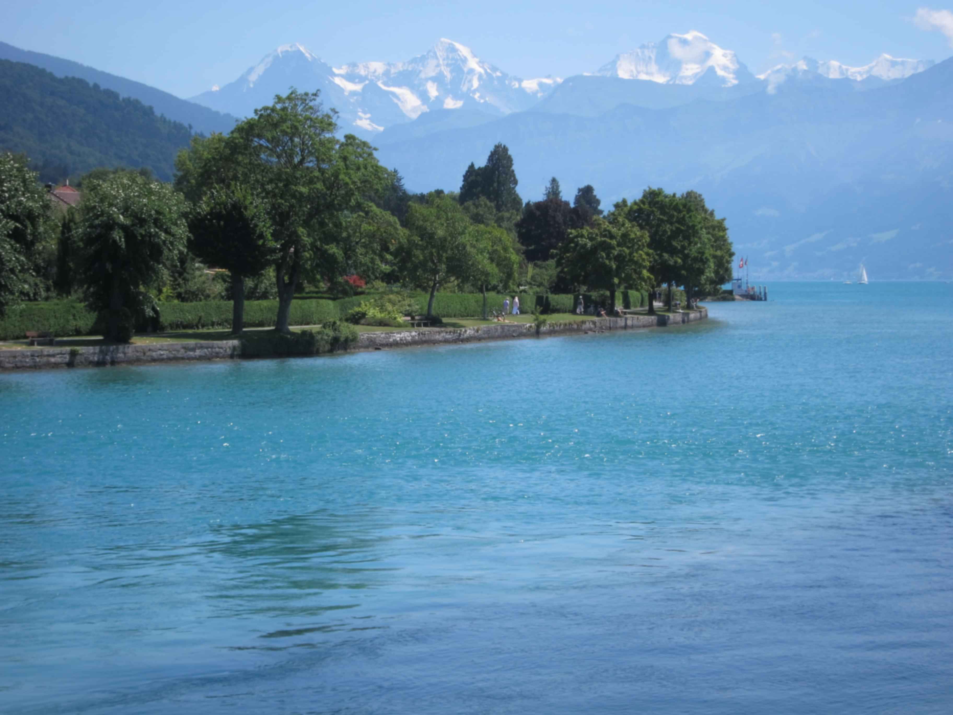 https://images.pickyourtrail.com/Lake_Thun_and_the_Alps_1885c1531c.jpg?dpr=1&q=40