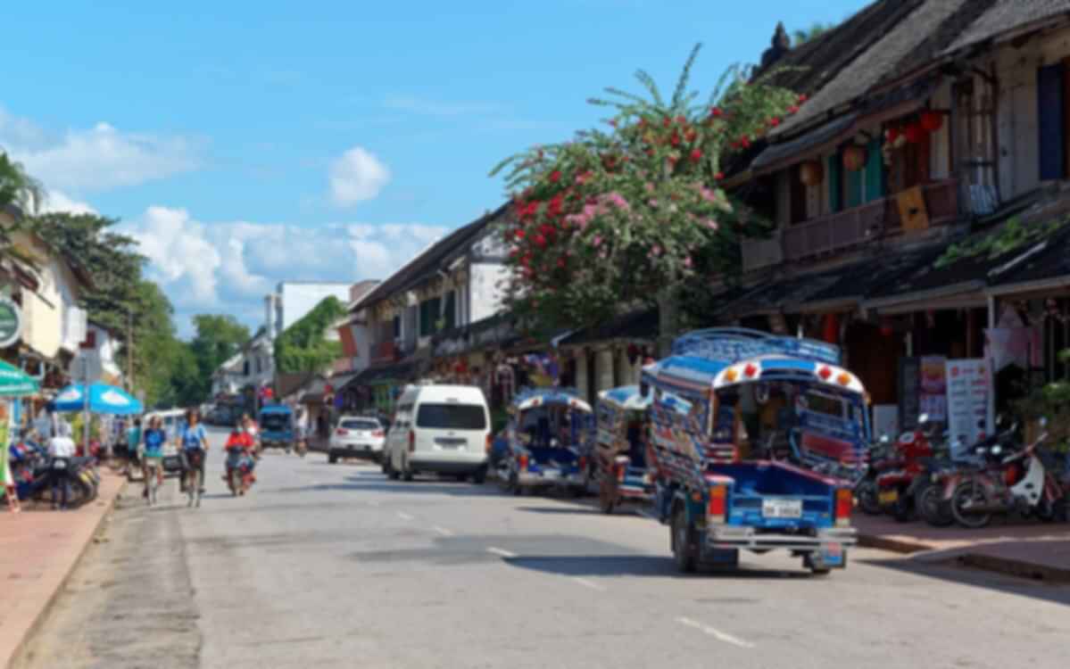 https://images.pickyourtrail.com/Luang_Prabang_Old_Town_4a3bcc0b41.jpg?dpr=1&q=40