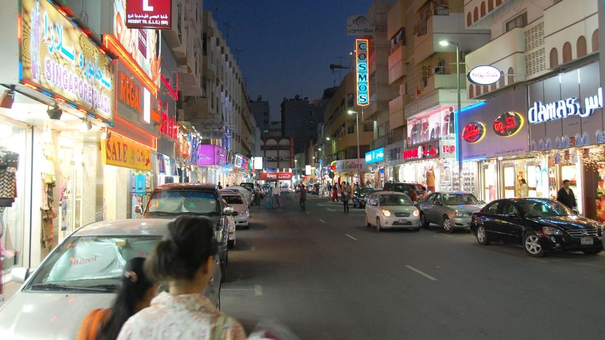 Meena Bazar When to Visit