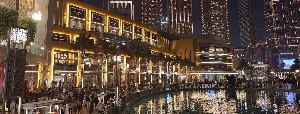 Panoramic view of Dubai Mall exterior