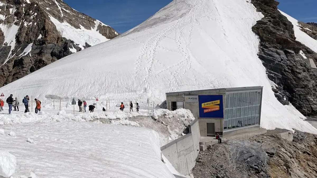 Plateau at Jungfraujoch side view