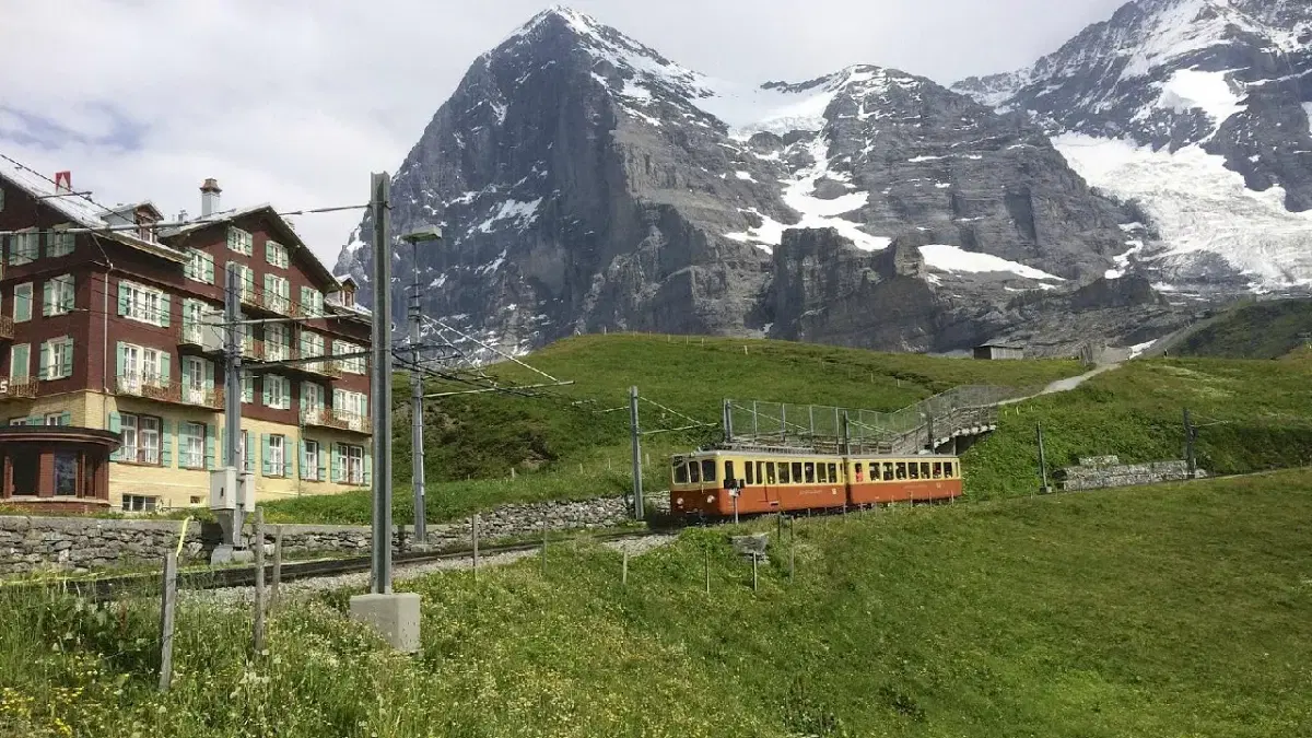 train down to Kleine Scheidegg in front of swiss alpine ranges