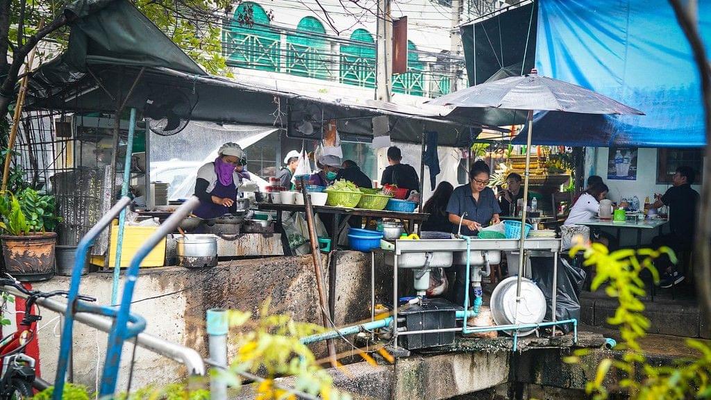 Nhong Rim Klong