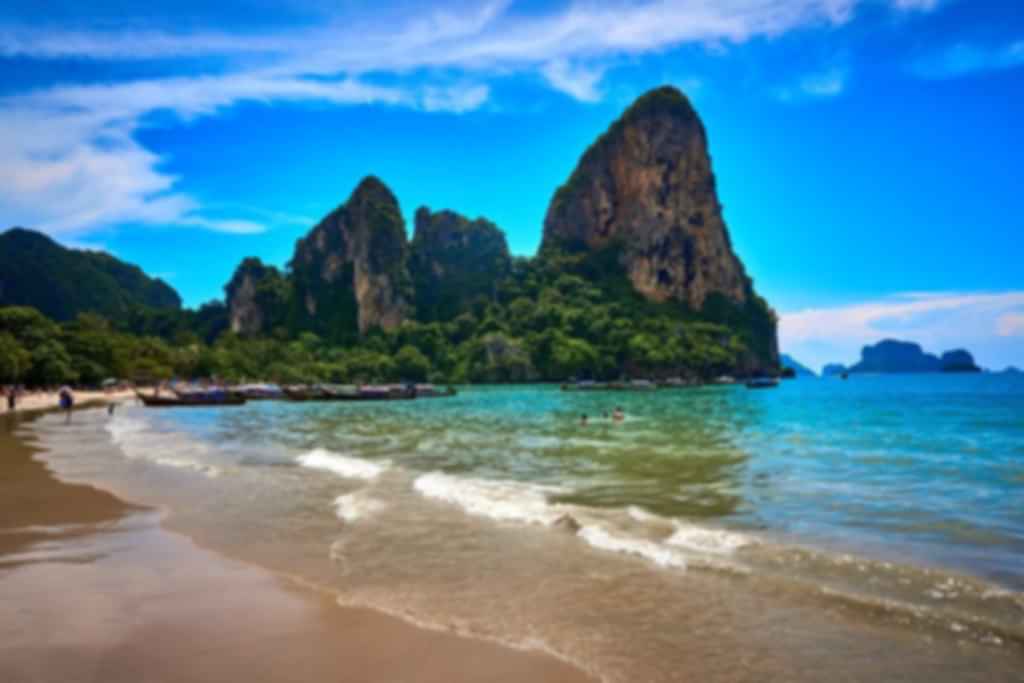 https://images.pickyourtrail.com/Pattaya_Beach_1f19184828.jpg?dpr=1&q=40