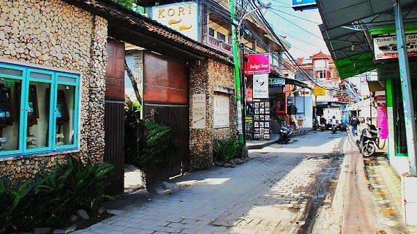 Poppies-lane-bali