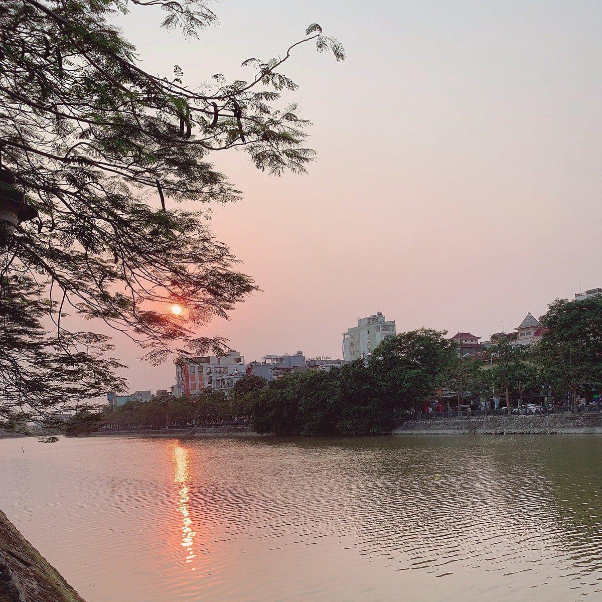 Head to Tam Bac Lake