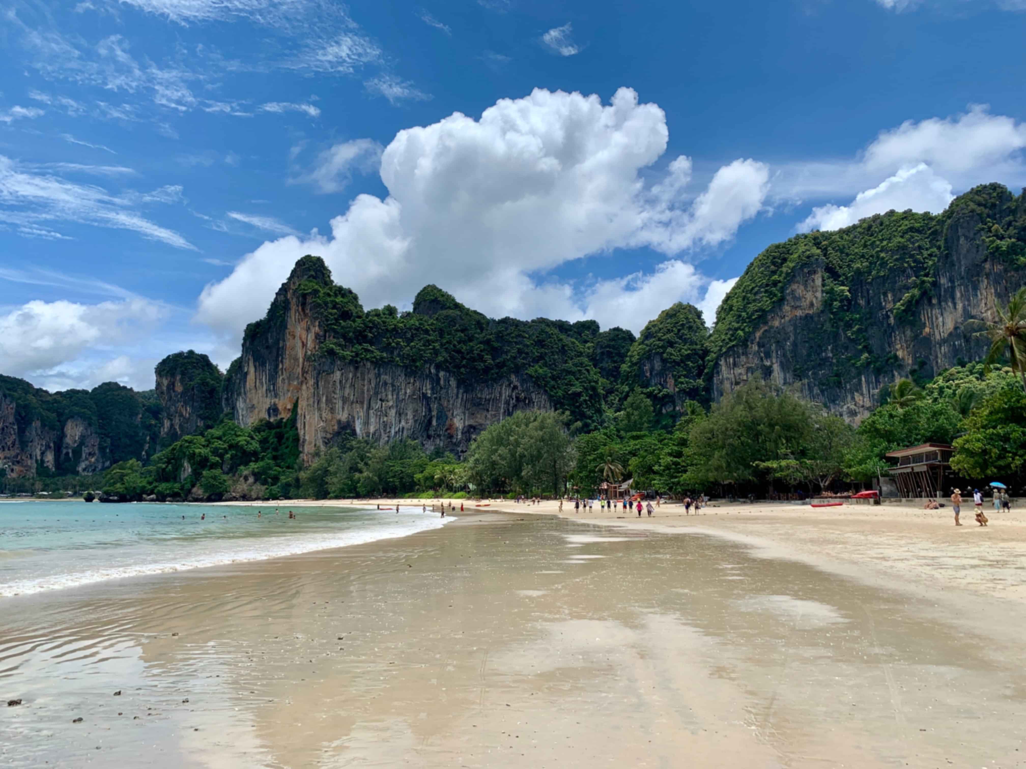 https://images.pickyourtrail.com/Thailand_beaches_a1f1b1378b.jpg?dpr=1&q=40