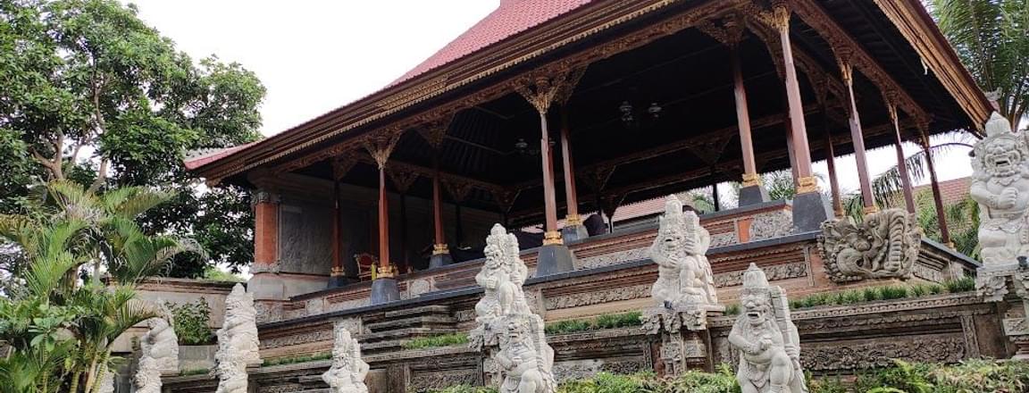 Ubud Royal Palace.jpeg