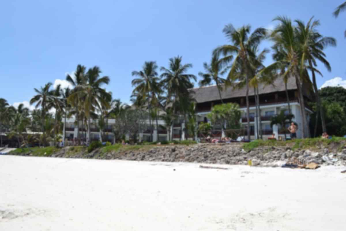 https://images.pickyourtrail.com/Voyager_Beach_Resort_fd701672be.jpg?dpr=1&q=40