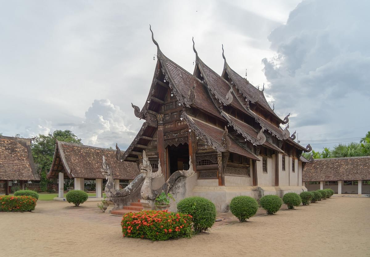 Wat Intharawat .jpg