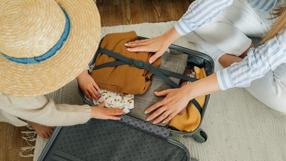 picture people packing their bag before a travel