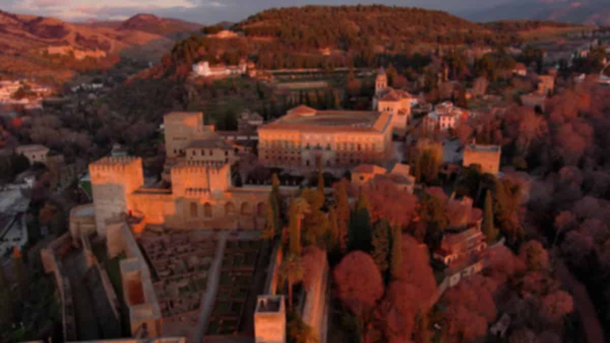 Best Time to Visit Granada (2026–27): Weather, Festivals & Alhambra Tips