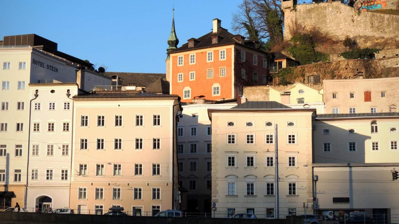 https://images.pickyourtrail.com/budget_hotels_austria_dae28d00d0.jpg?dpr=1&q=40