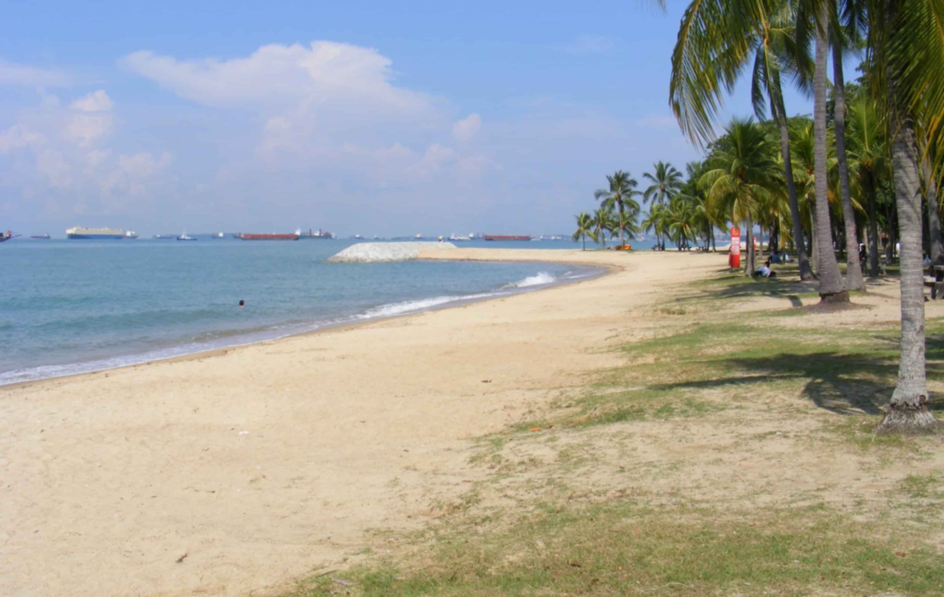 https://images.pickyourtrail.com/east_coast_park_singapore_8eb2262b4b.jpg?dpr=1&q=40