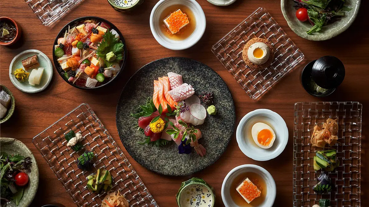 food dining in Singapore