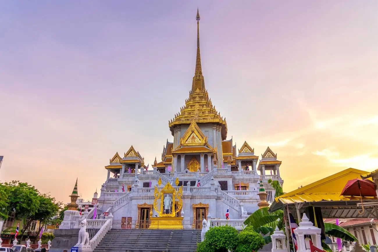 Bangkok-City Tour Wat Traimit and Wat Mahapruttaram and War Arun with Gems Gallery (Entry with Private Transfer) on enroute 