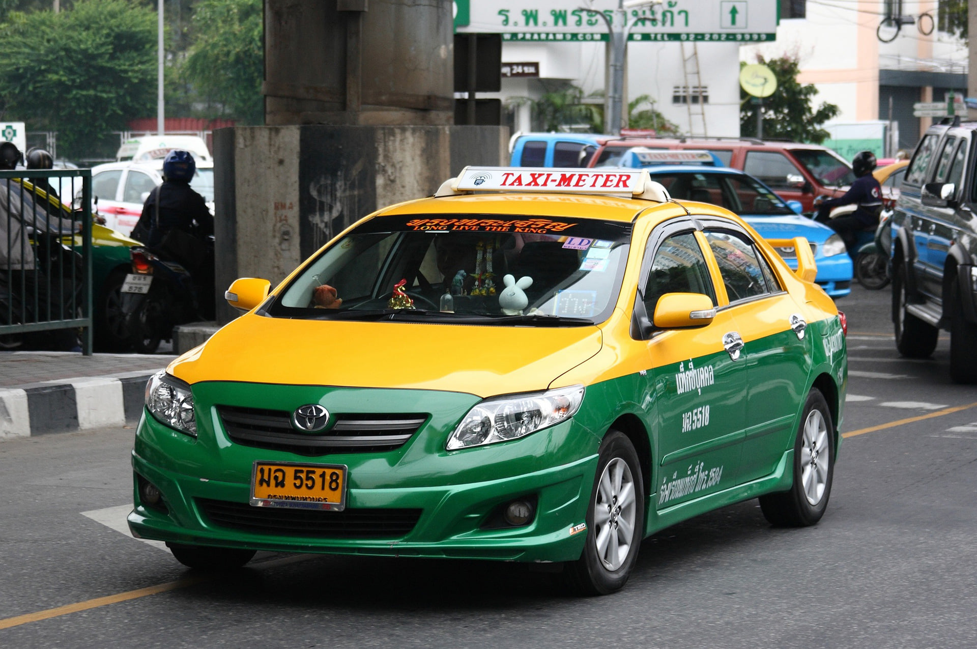 Bangkok - Private Car at Disposal for 4 Hours