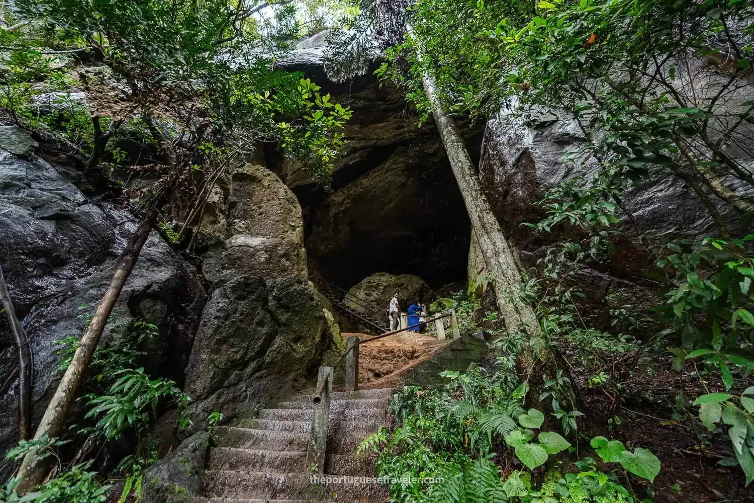 Ella Adventure Tour Ravana Caves, Ravana Falls, Ravana Pool Club and Flying Ravana