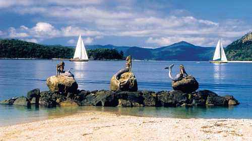 Exciting Daydream Island Cruise & Island Stay in the heart of the Whitsundays with delicious lunch scenes