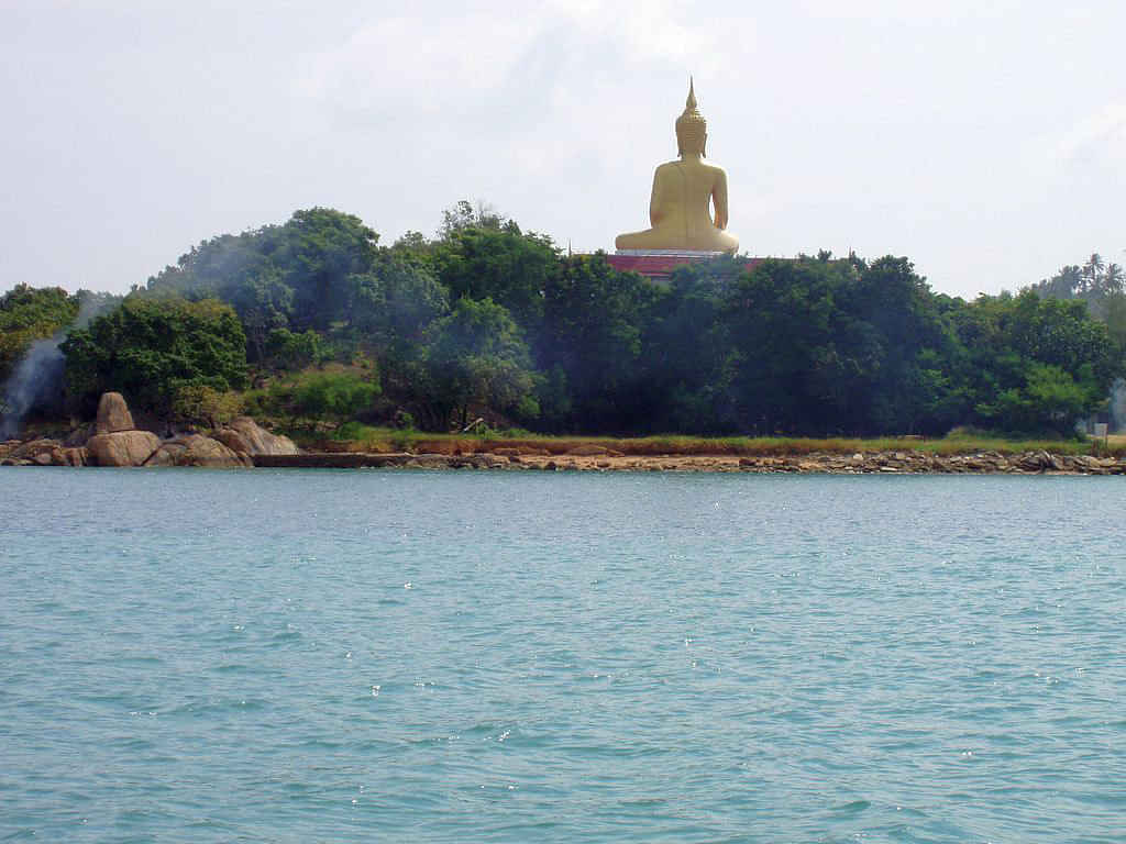 Exciting tour of Koh Samui Island by tour boat to enjoy amazing views of the coast and sea