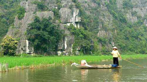 Kenh Ga Floating Village & Hoa Lu Tour