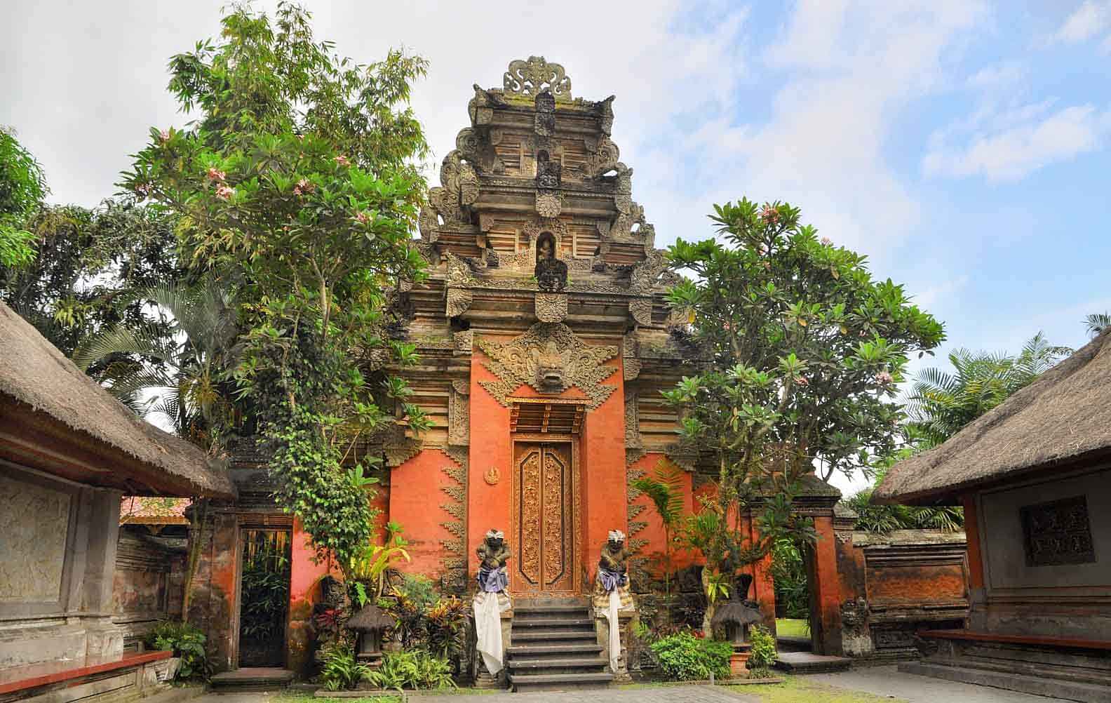 Explore Puri Saren Agung - the Royal Palace of Ubud