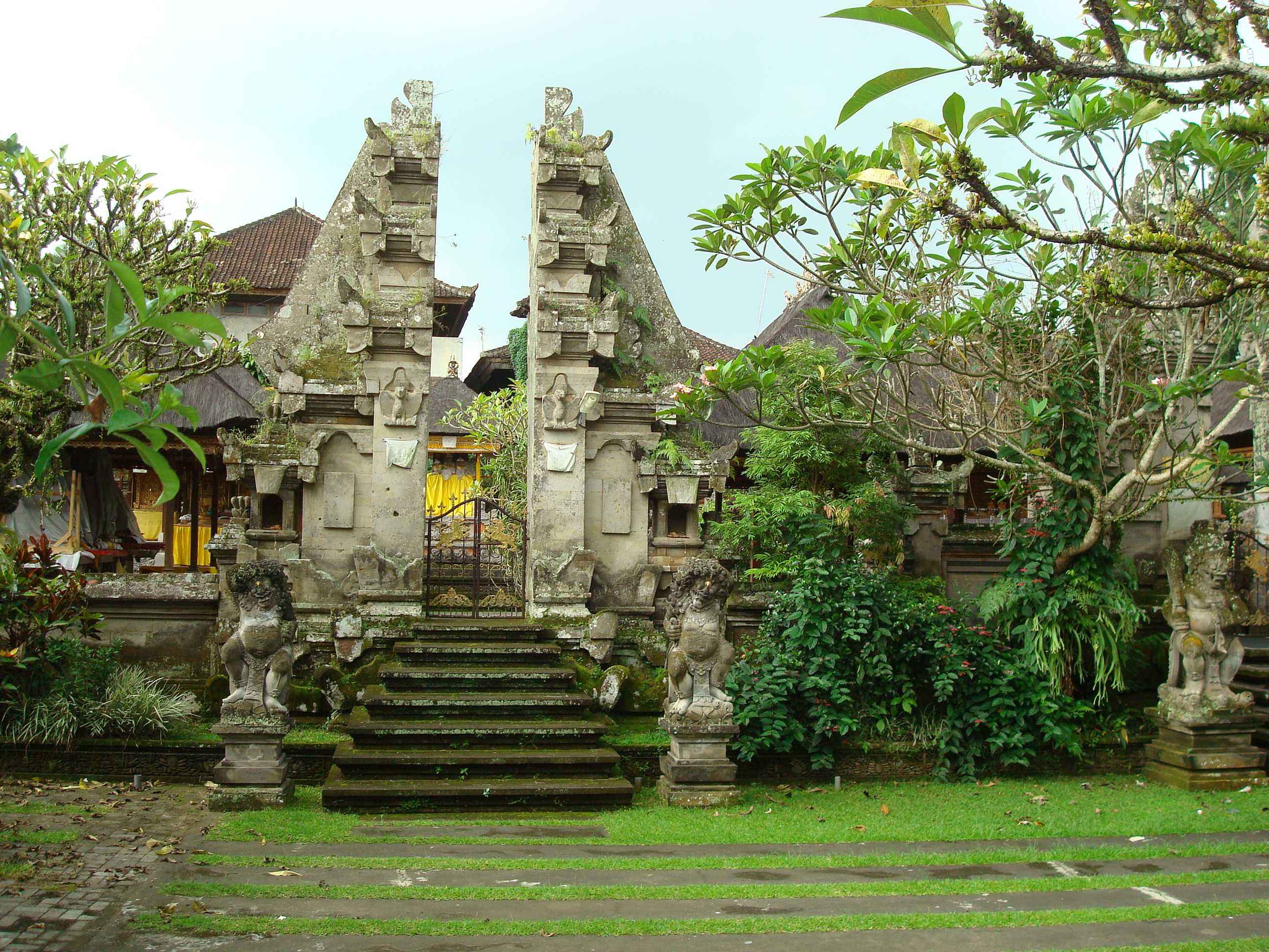 Guided Tour to the Pura Puseh Batuan