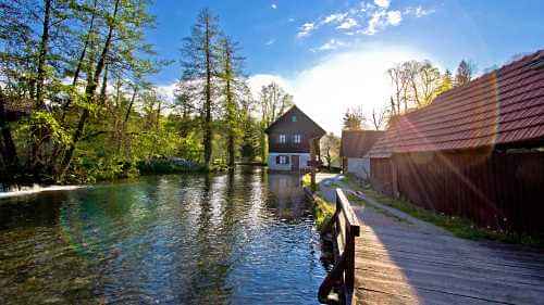 Zagreb to Split Group Transfer with Plitvice Lakes Tour