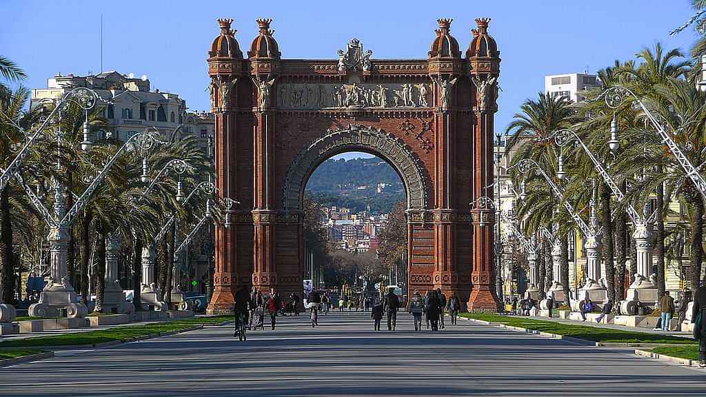 Visit Arc de Triomf