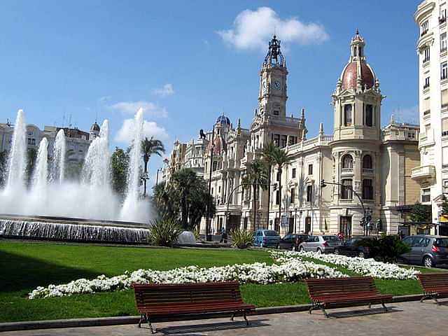 Visit Modernisme Plaza of the City Hall of Valencia