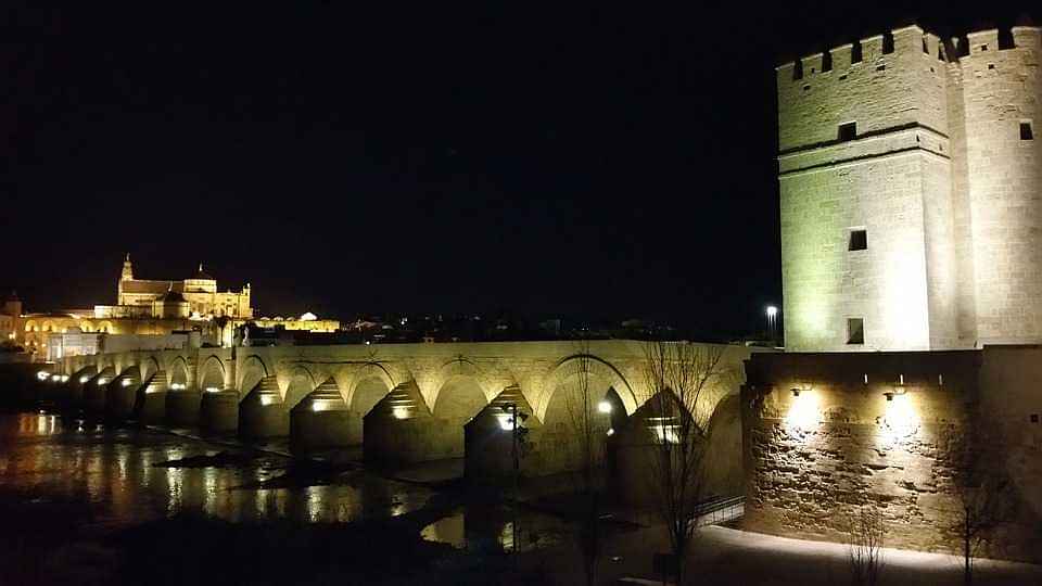 Visit Roman bridge of Cordoba