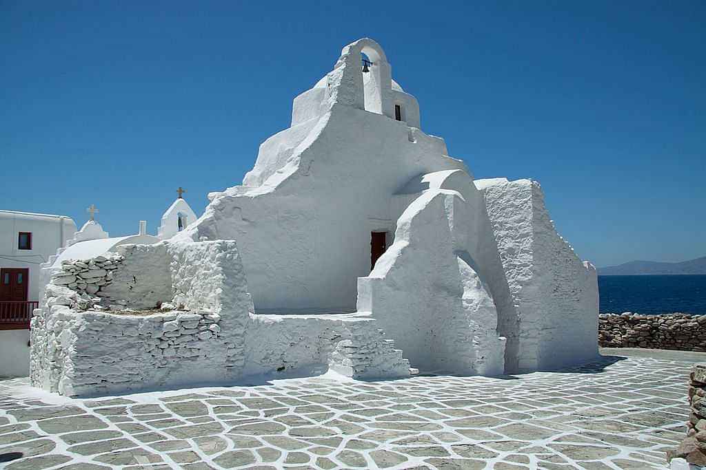 Visit Church of Panagia Paraportiani