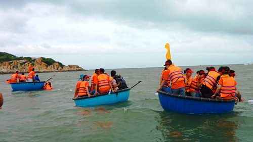 Buffalo Ride & Basket Boat Tour