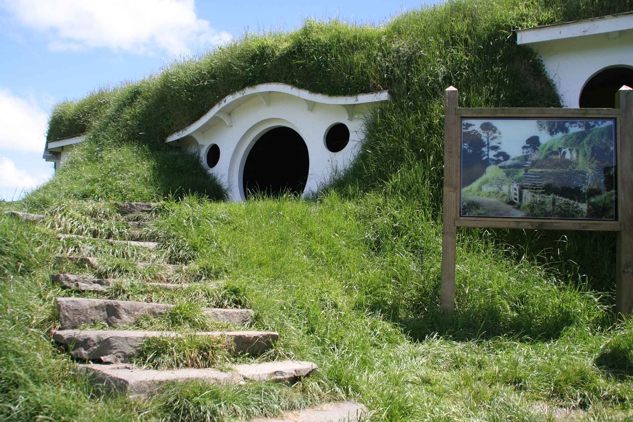 Hobbiton movie set tour - Experience the real Middle-earth life past Hobbit Holes