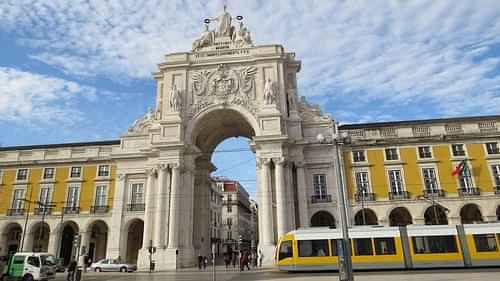 City Centre Walking Tour with Local Food Tastings & Tram Ride