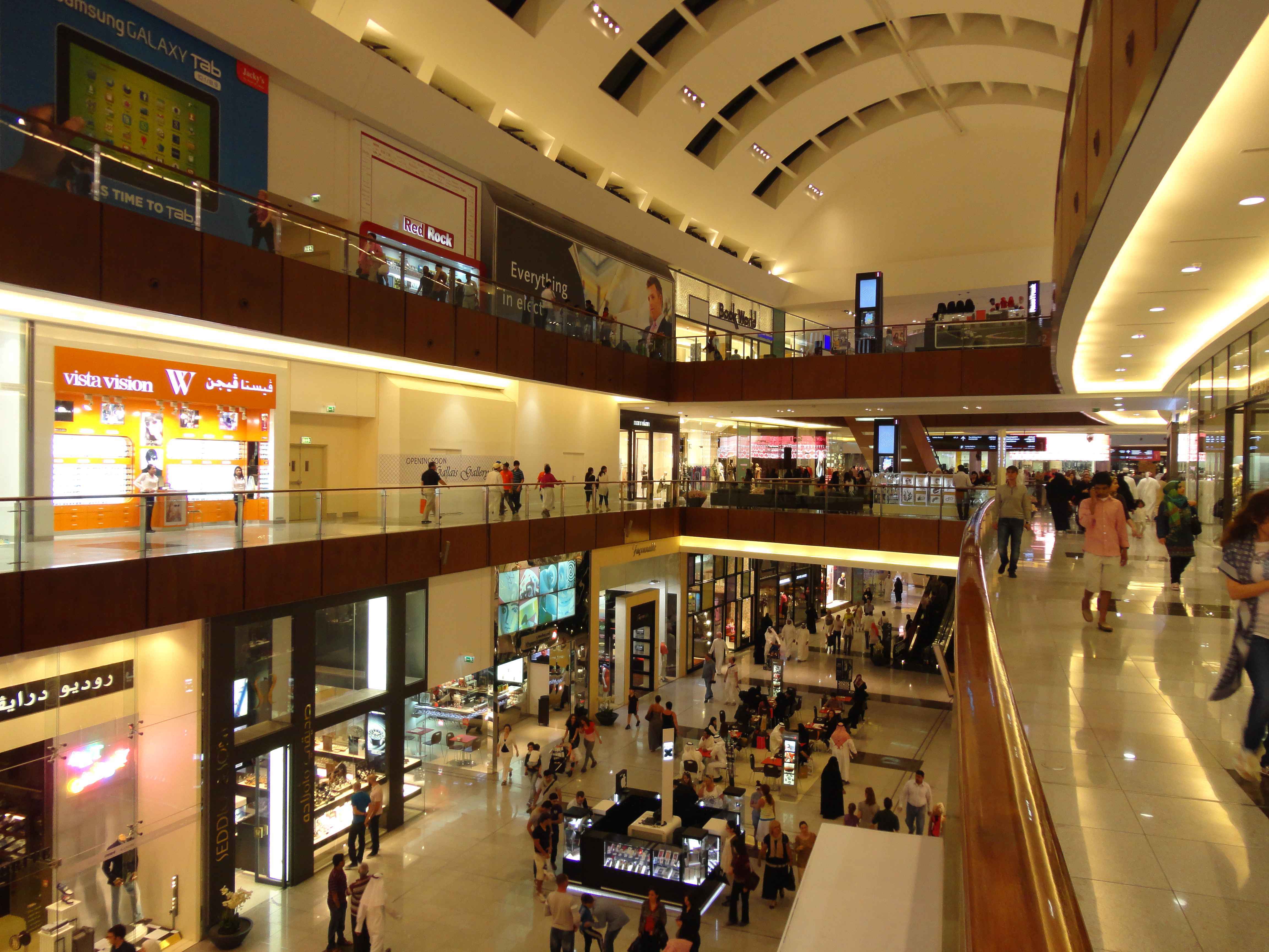 Explore Dubai Mall: 1200 Stores + 200 Restaurants + Activities & Attractions