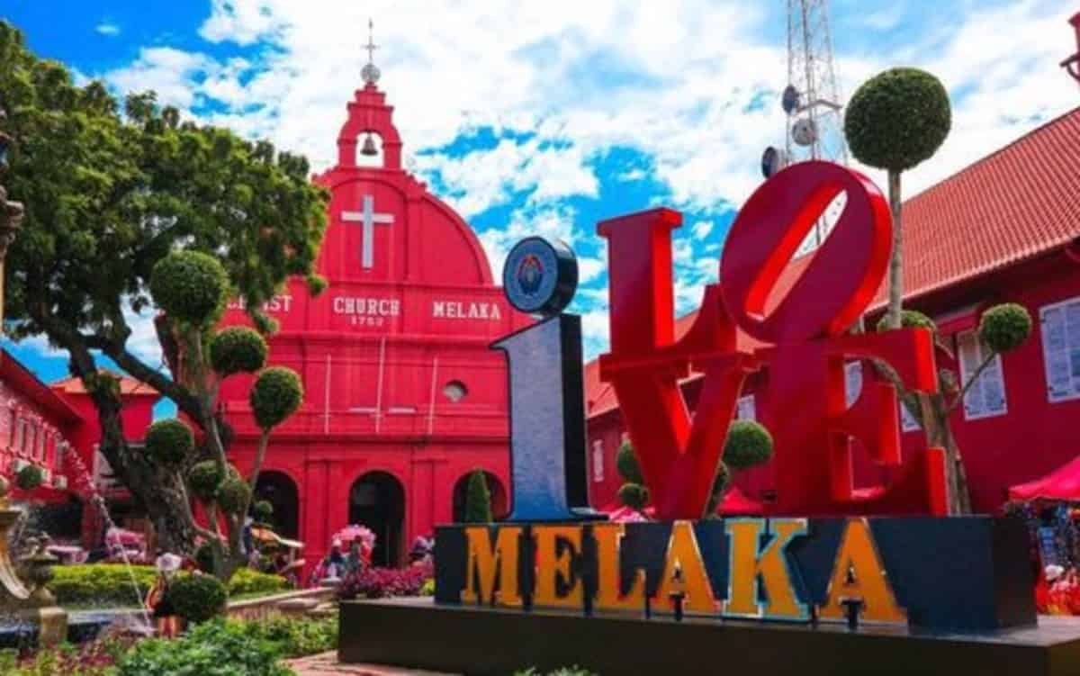 SIC Full Day Historical Melaka Tour with Lunch (local food)