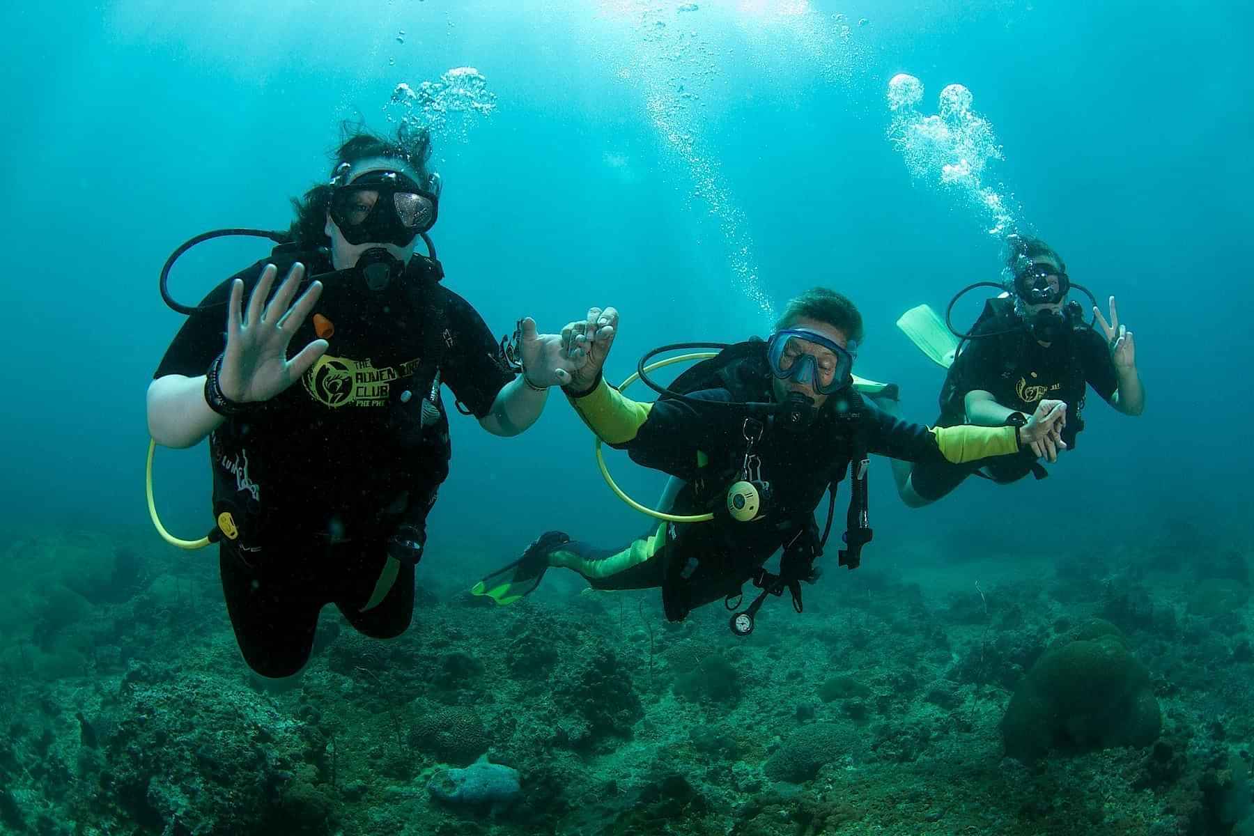 Discover Padi Beach program at Phi Phi Island with fun-filled beach diving scenes