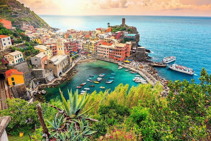 Cinque Terre Semi-Private or Private Day Tour from Florence - Small Group Tour 8am 08:00
